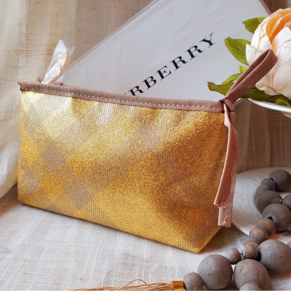 ⚜️BURBERRY Beauty exclusive holiday Edition Gold Pouch